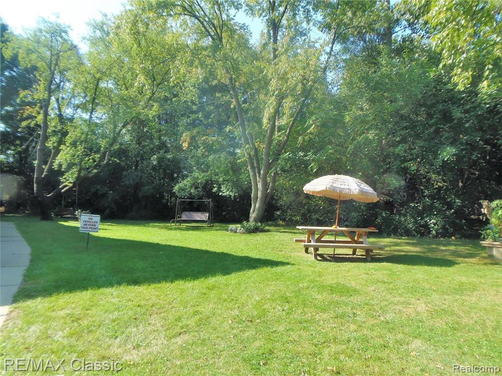 2049 Duck Lake Road North, Unit 7 Highland, MI 48356 - Photo 3 of 21