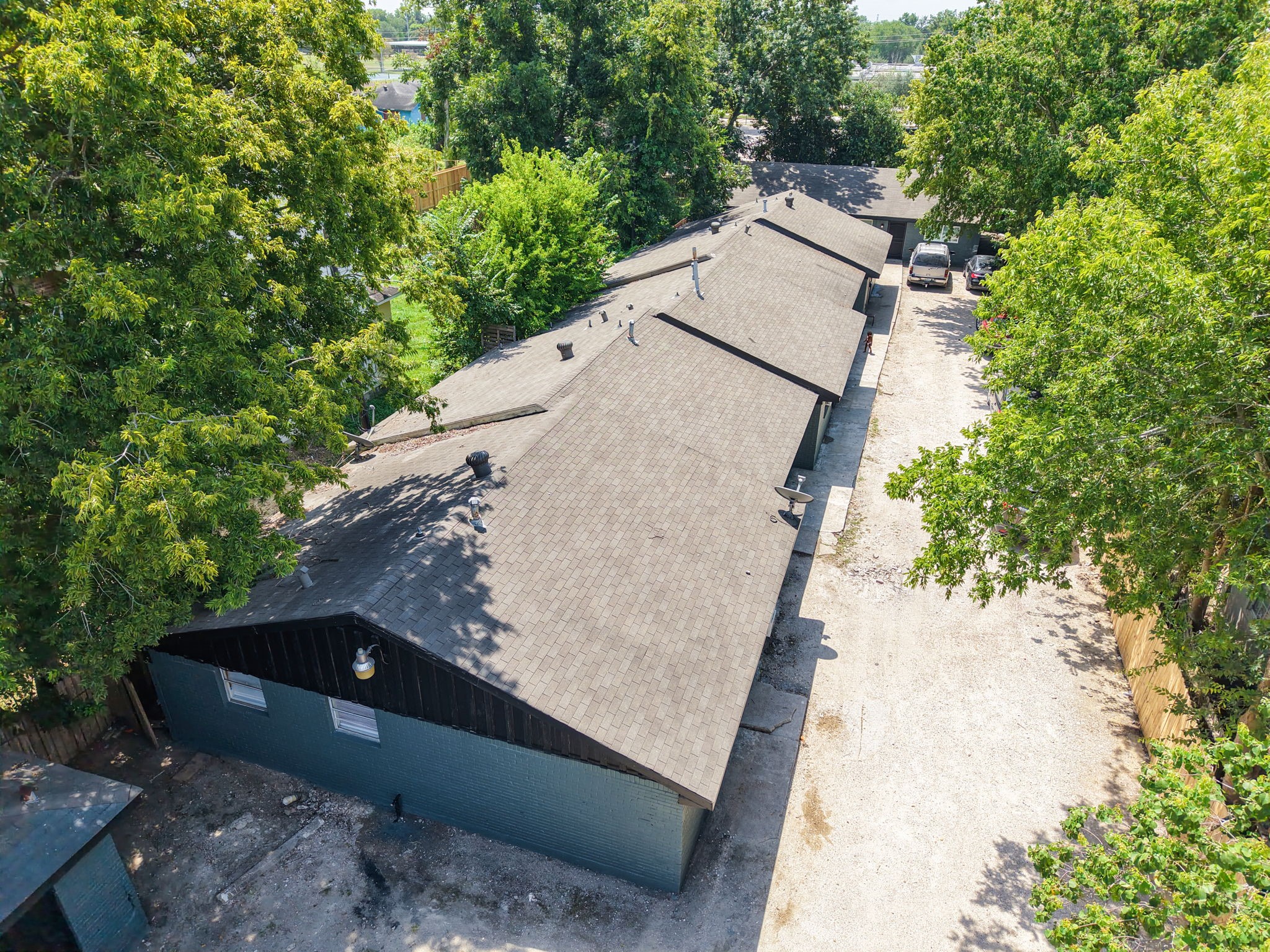 5022 Mallow Street, Unit 7 Houston, TX 77033 - Photo 14 of 20 a view of a yard with a area