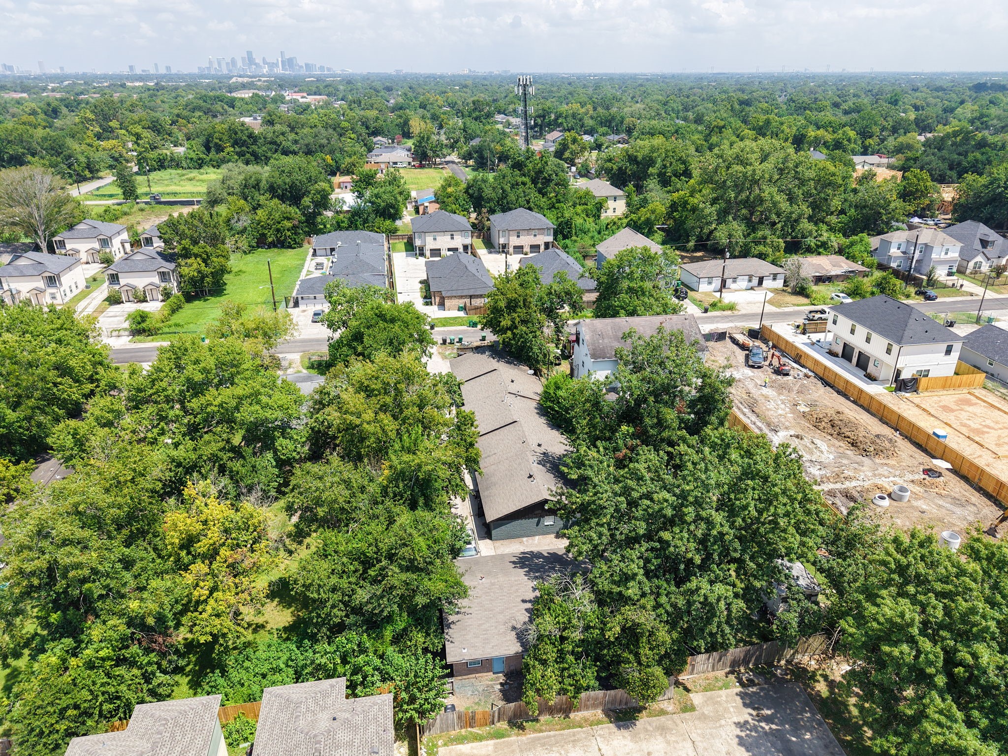 5022 Mallow Street, Unit 7 Houston, TX 77033 - Photo 17 of 20 a view of a city