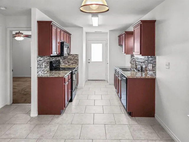 $489,800 | 821-823 East College Avenue, Princeton, TX 75407