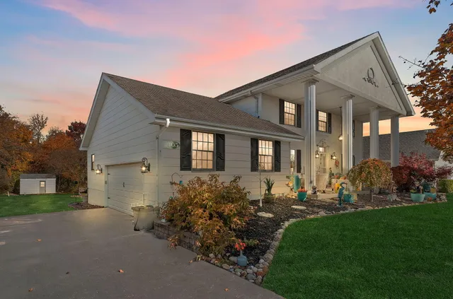 $469,900 | 2405 Kings Court, Dyer, IN 46311