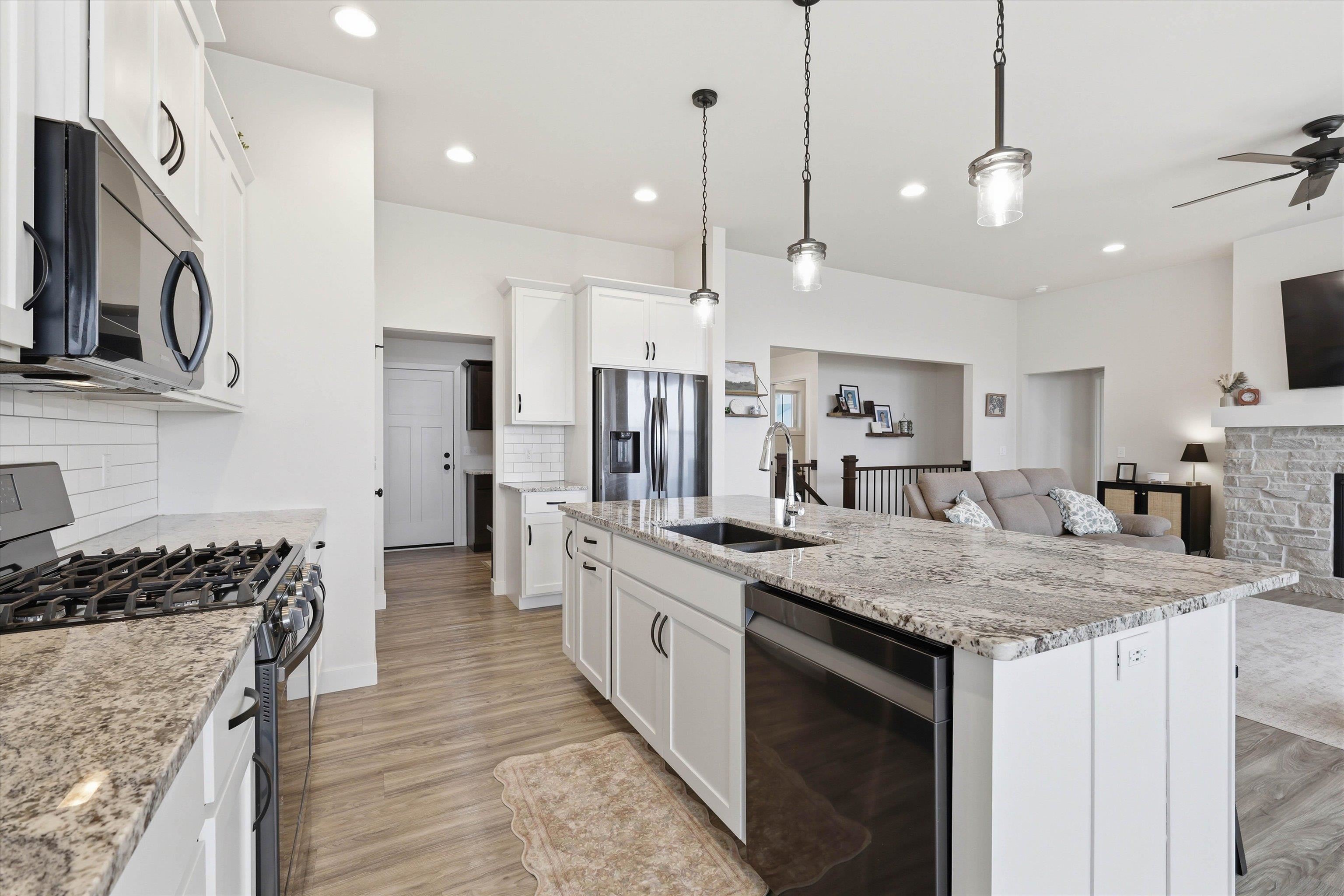 N9376 Dusty Drive Appleton, WI 54915 - Photo 7 of 35