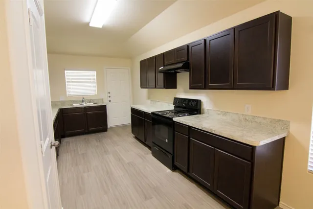 $1,585 | 13915 Woodway Crossing Lane, Willis, TX 77378