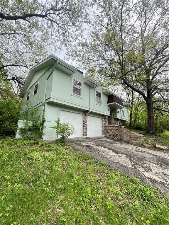 179 Southeast 431st Road Warrensburg, MO 64093 - Photo 2 of 15