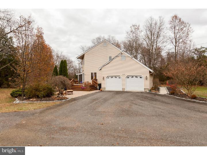 223 Church Road Medford, NJ 08055 - Photo 4 of 25 Driveway