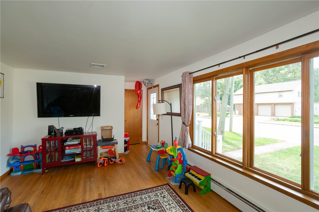 167 Knotty Oak Road Coventry, RI 02816 - Photo 11 of 18 Gallery Image 11