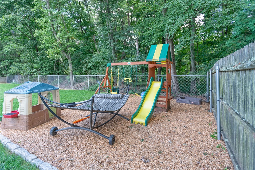 167 Knotty Oak Road Coventry, RI 02816 - Photo 17 of 18 Gallery Image 17