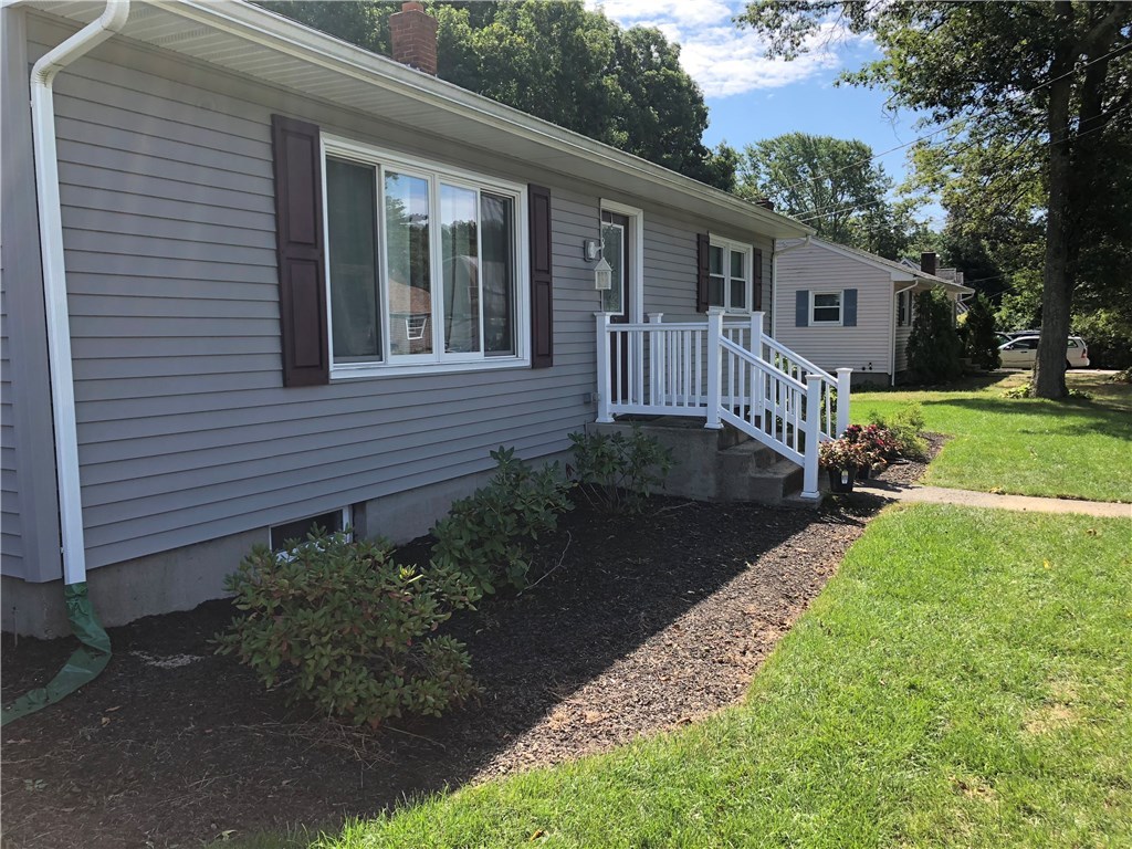 167 Knotty Oak Road Coventry, RI 02816 - Photo 2 of 18 Gallery Image 2