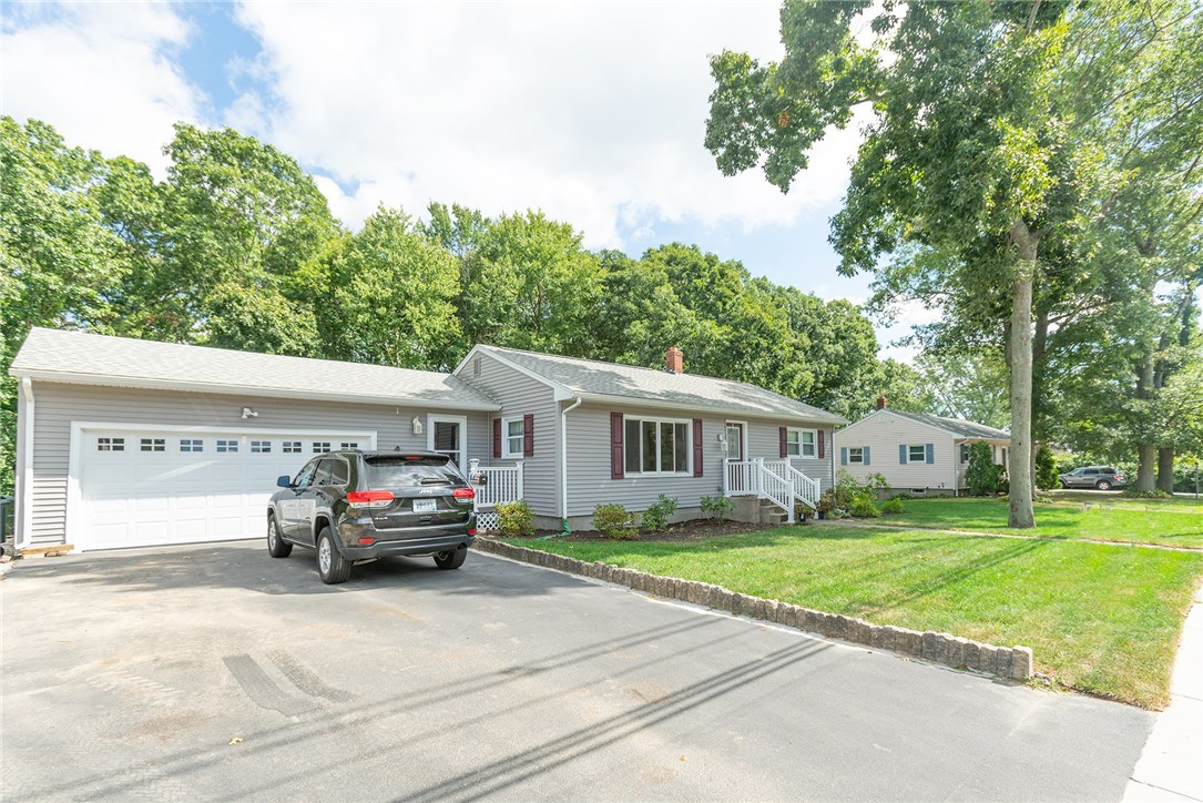 167 Knotty Oak Road Coventry, RI 02816 - Photo 3 of 18 Gallery Image 3
