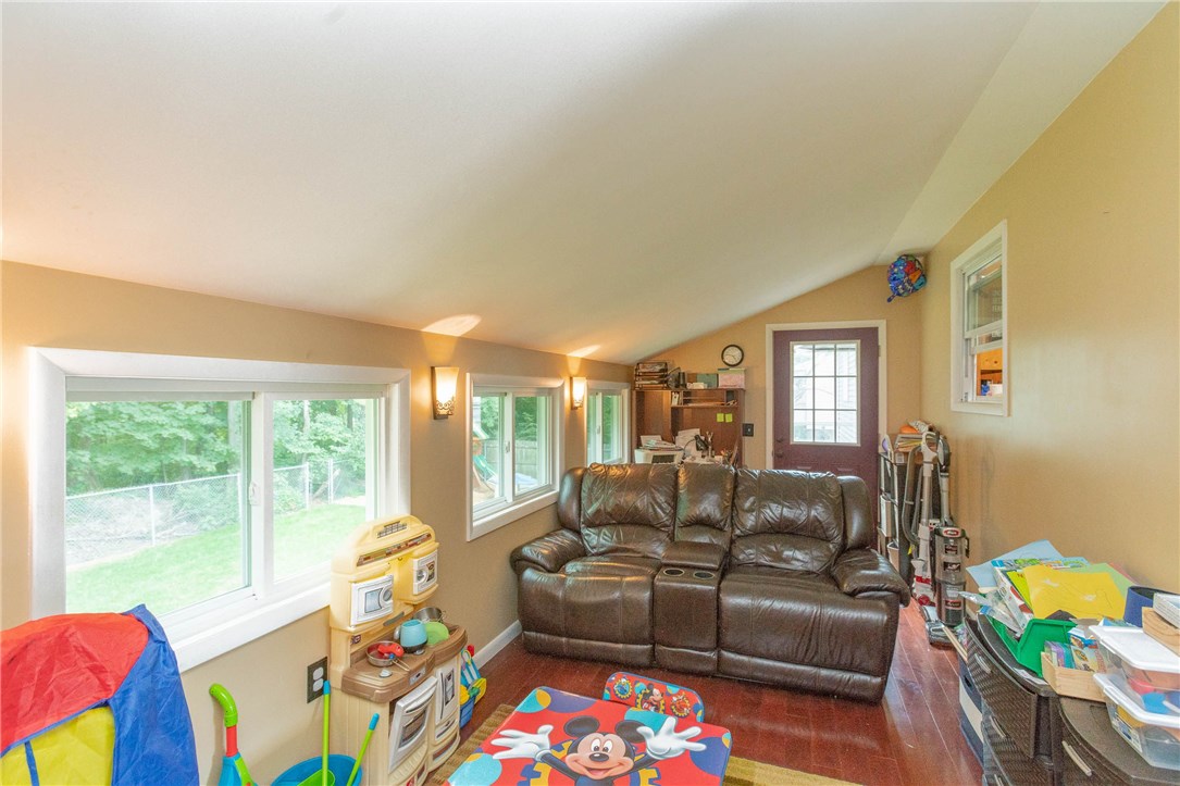 167 Knotty Oak Road Coventry, RI 02816 - Photo 8 of 18 Gallery Image 8