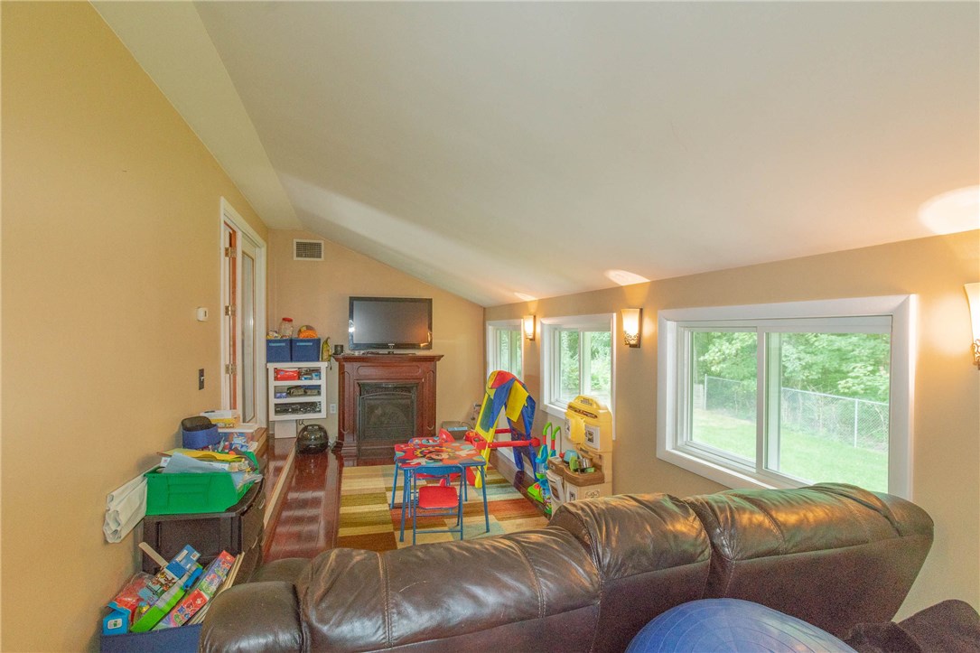 167 Knotty Oak Road Coventry, RI 02816 - Photo 9 of 18 Gallery Image 9