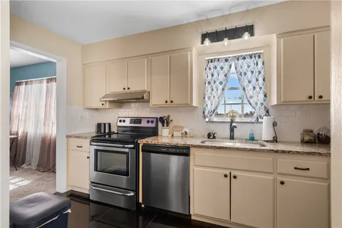 $215,000 | 2333 Indian River Boulevard, Unit 401, Vero Beach, FL 32960