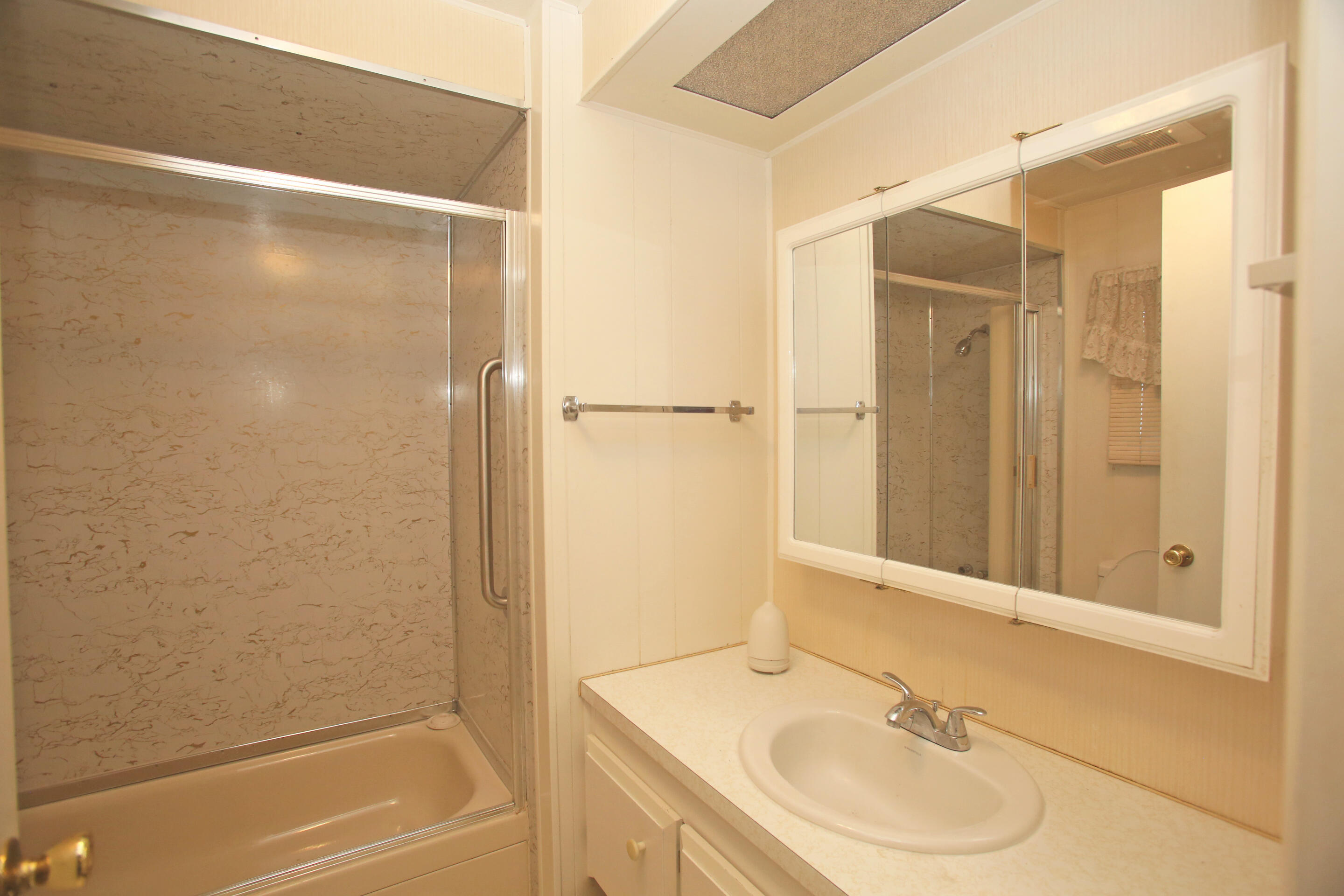 2252 Table Rock Road, Unit 1 Medford, OR 97501 - Photo 13 of 22 Primary Suite's Bathroom