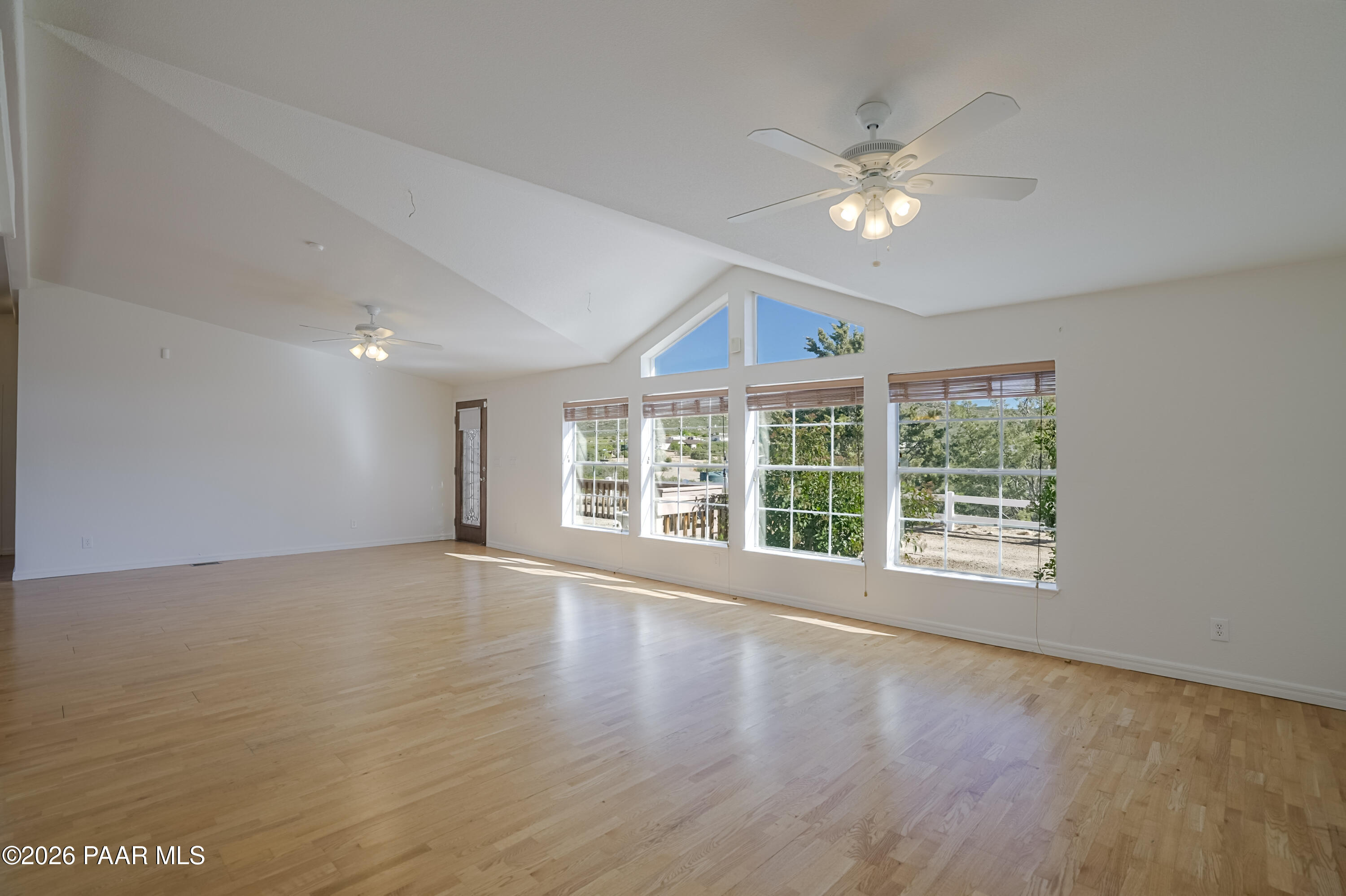 1699 Trinity Lane Dewey, AZ 86327 - Photo 8 of 45 Living Room