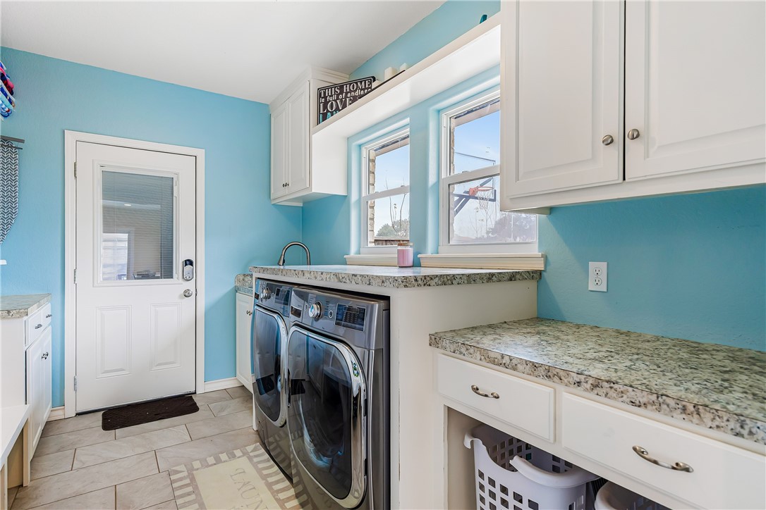 3350 Mavis Drive Corpus Christi, TX 78411 - Photo 17 of 40 a view of a kitchen with washer and dryer