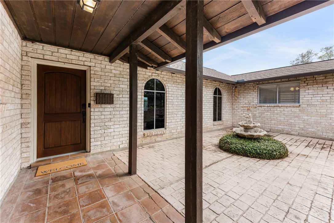 3350 Mavis Drive Corpus Christi, TX 78411 - Photo 3 of 40 a backyard of a house with seating space