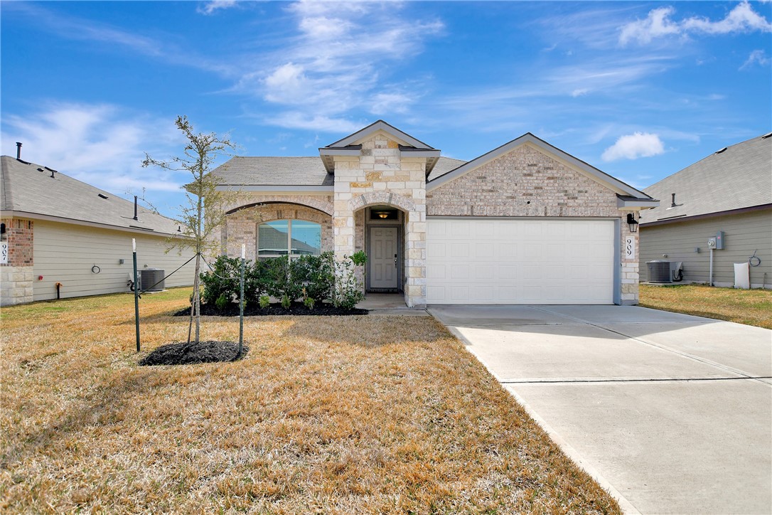 909 Davy Street Brenham, TX 77833 - Photo 2 of 35 Welcome to 909 Davy St!