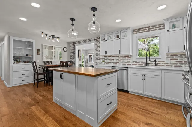 $749,900 | N222 2 Mile Road, Appleton, WI 54914