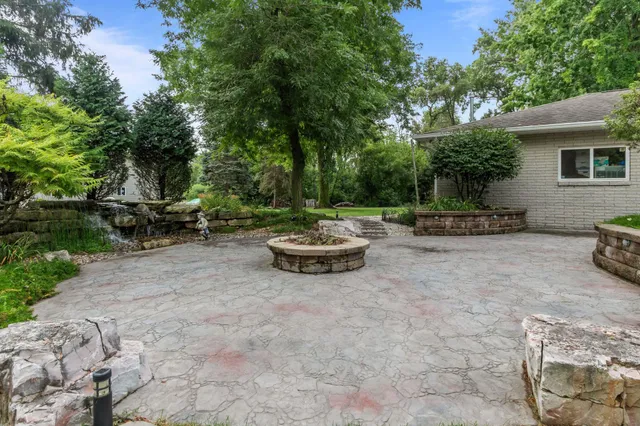 $749,900 | N222 2 Mile Road, Appleton, WI 54914