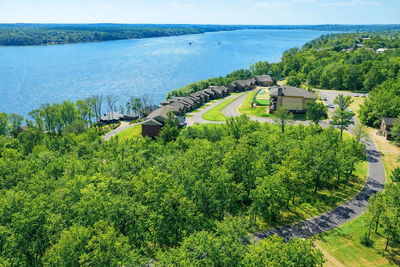 42 Breathtaking Loop Savannah, TN 38372 - Photo 6 of 35 an aerial view of ocean with residential house and outdoor space