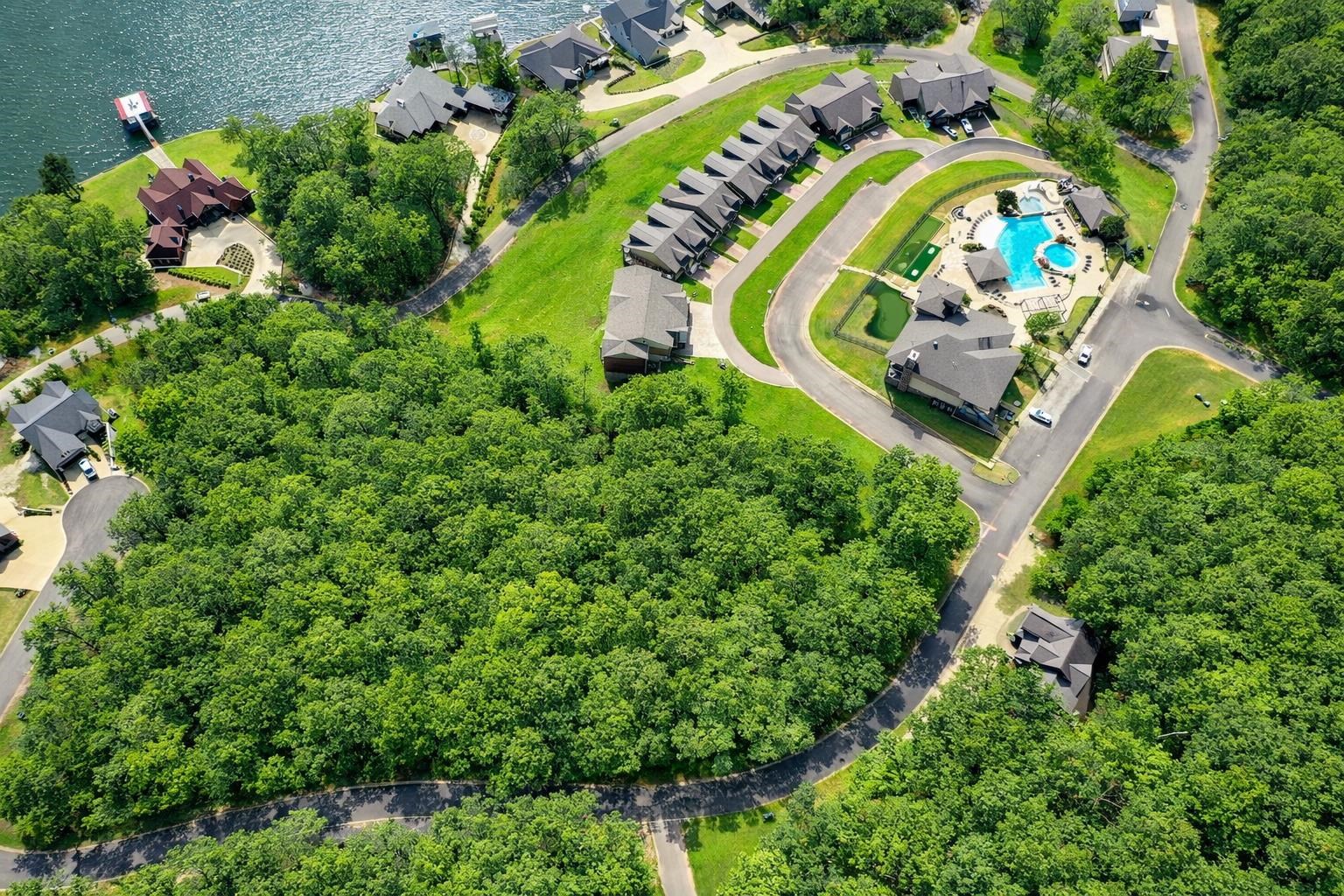 42 Breathtaking Loop Savannah, TN 38372 - Photo 10 of 35 an aerial view of a house with a swimming pool
