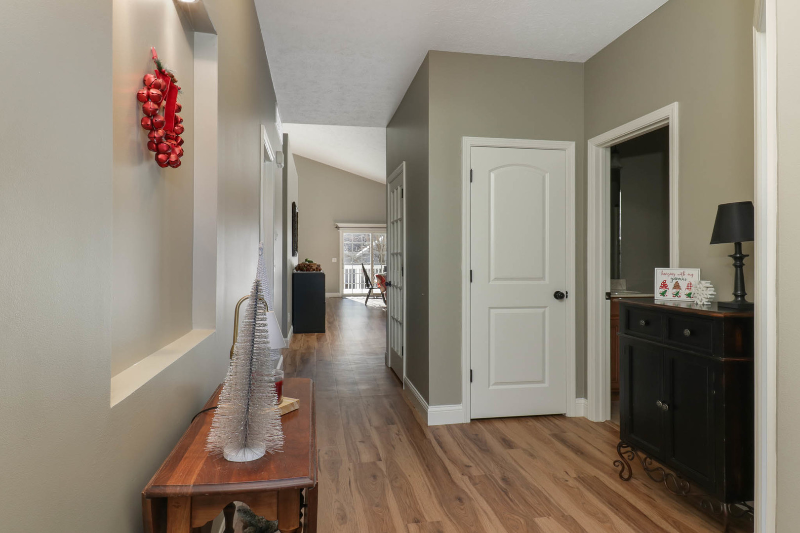 54 Yukon Circle Bloomington, IL 61705 - Photo 4 of 46