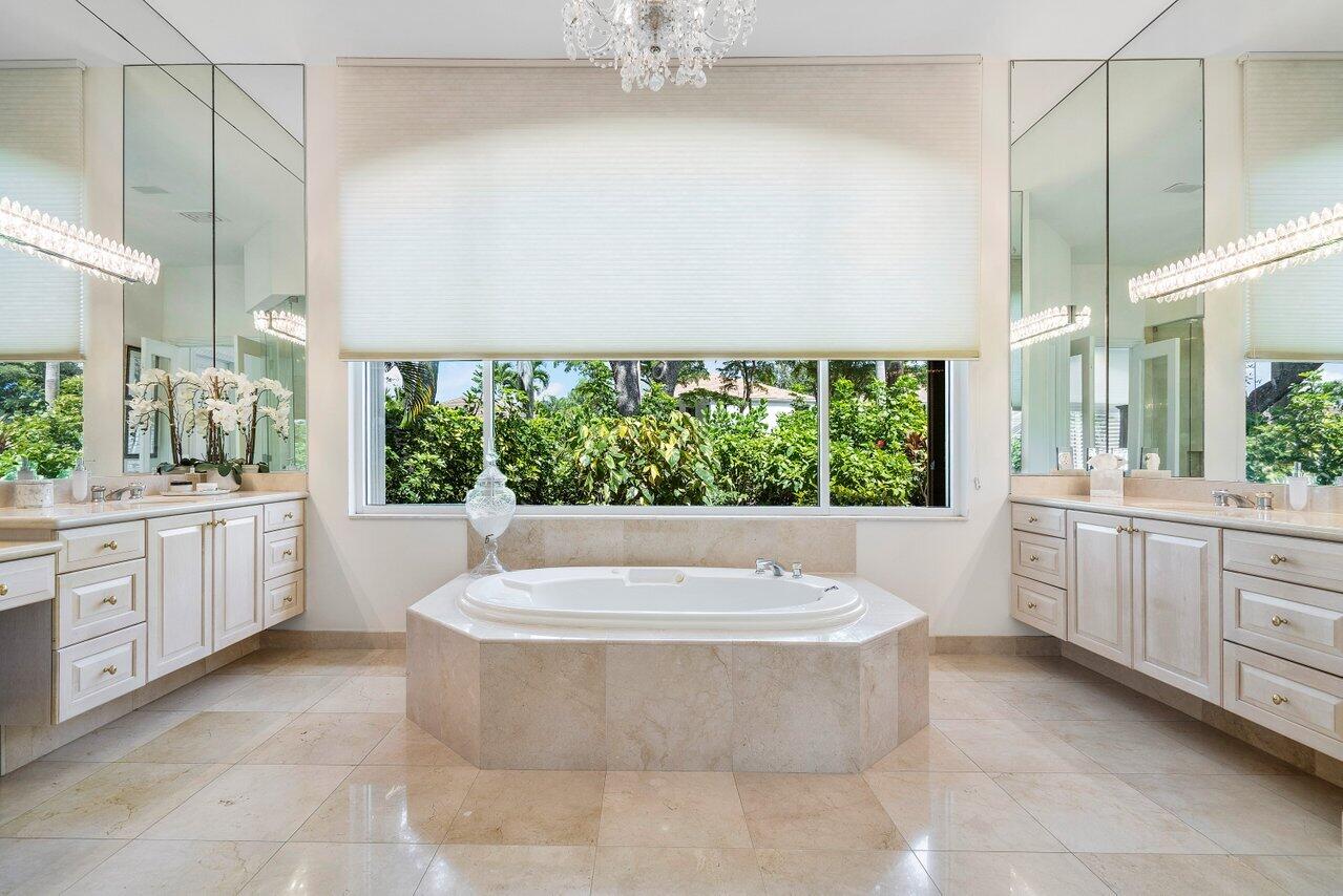 6379 Avalon Pointe Court Boca Raton, FL 33496 - Photo 8 of 37 9