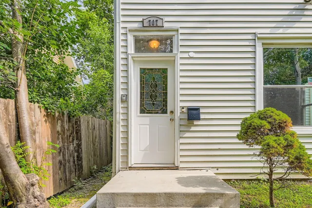 $2,899 | 707 Jenks Avenue East, St. Paul, MN 55106