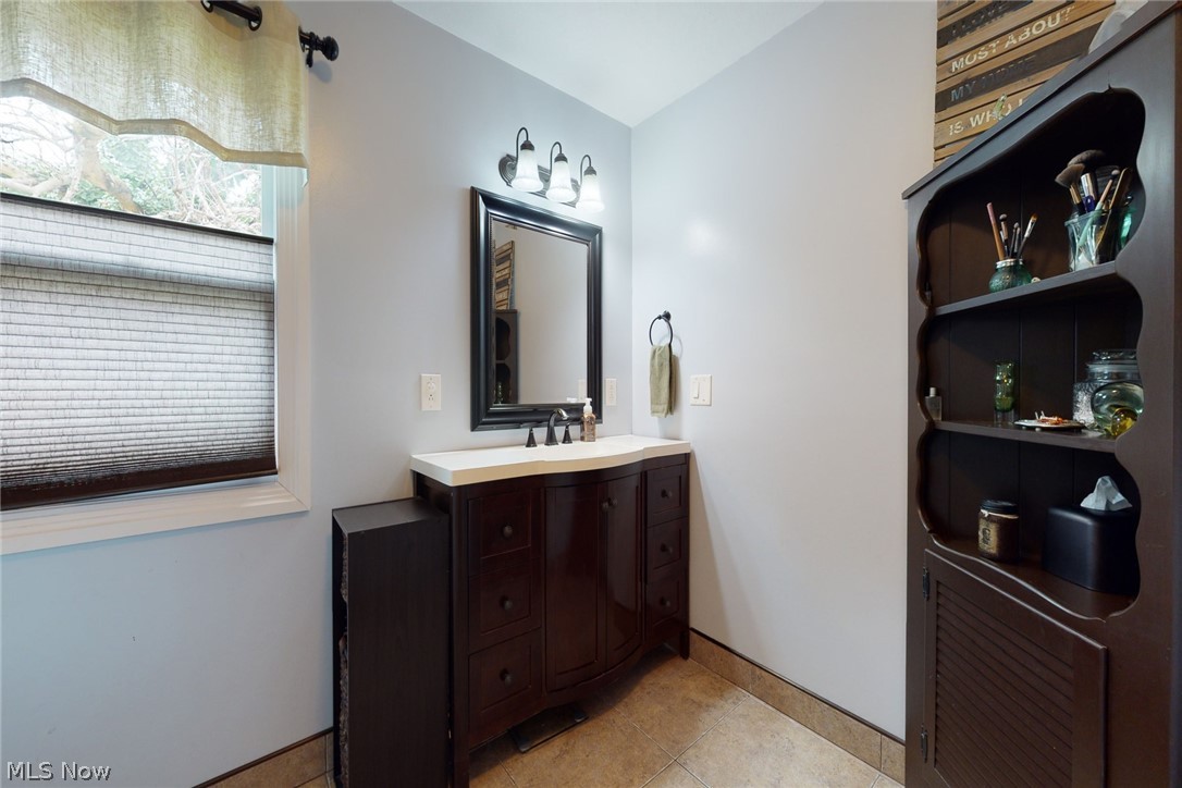 9853 Pekin Road Novelty, OH 44072 - Photo 18 of 27 Gallery Image 18