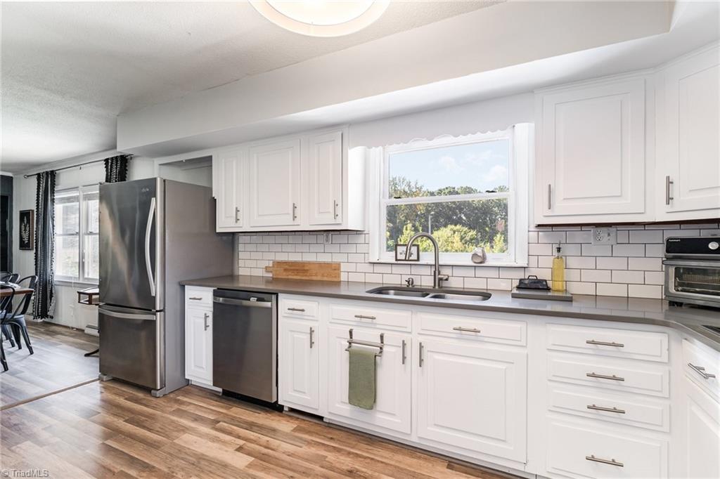 2606 Wexford Place High Point, NC 27265 - Photo 11 of 30 Tile backsplash
