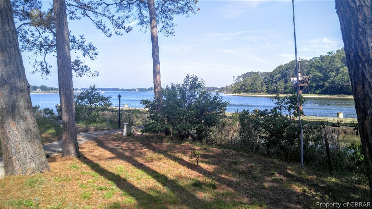 27 Smith Point View Reedville, VA 22539 - Photo 6 of 36