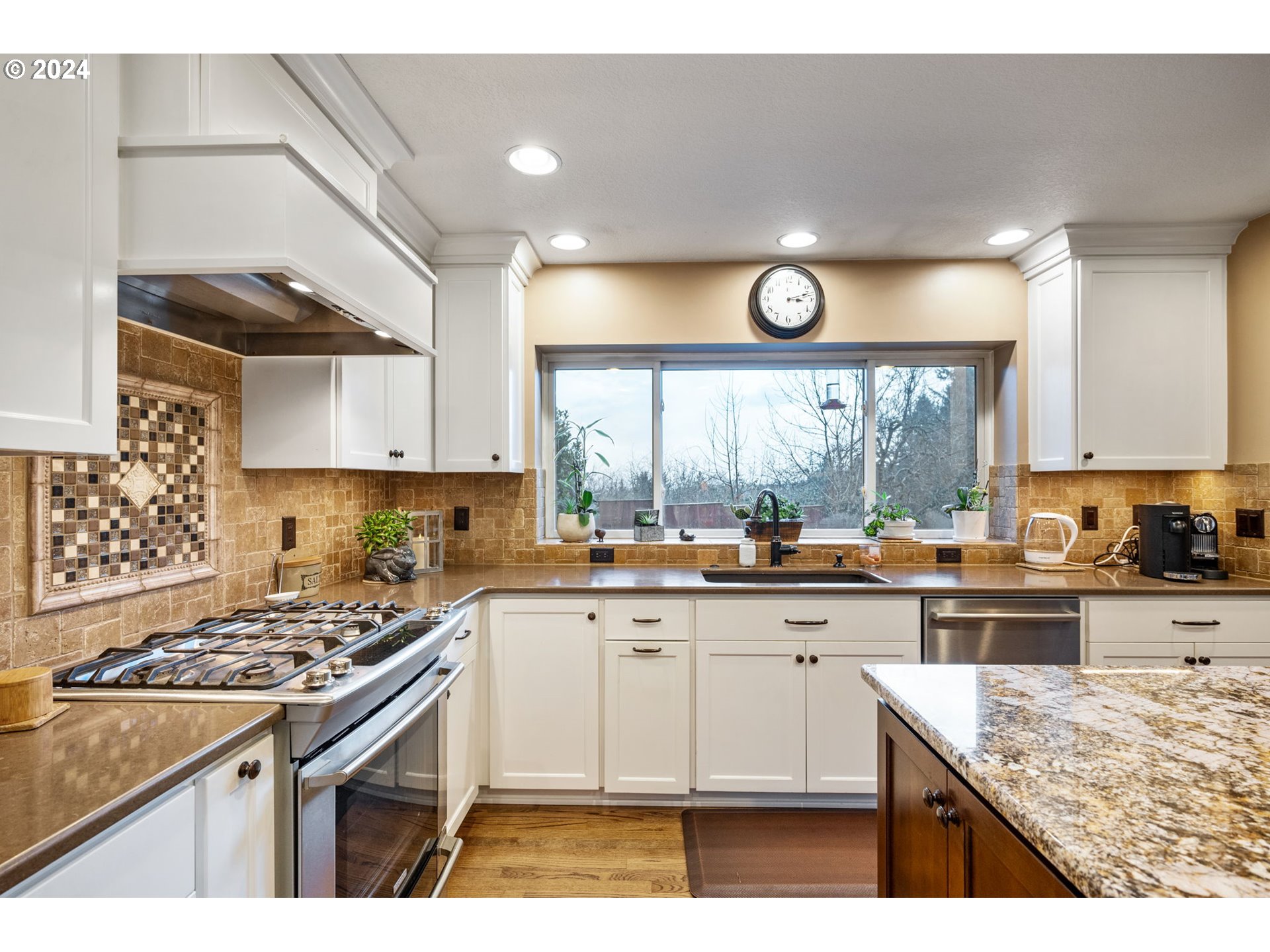 17060 Southwest Weir Road Beaverton, OR 97007 - Photo 11 of 44 Gallery Image 11