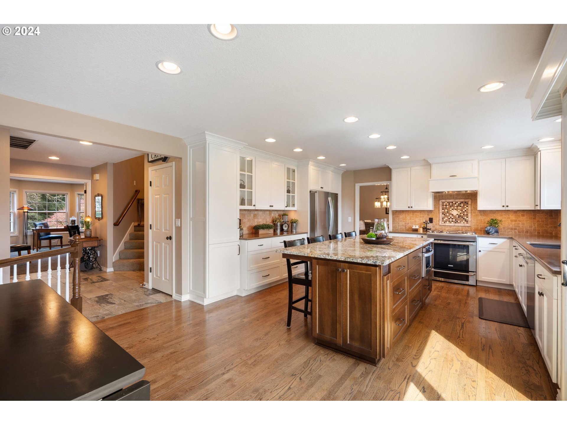 17060 Southwest Weir Road Beaverton, OR 97007 - Photo 12 of 44 Gallery Image 12
