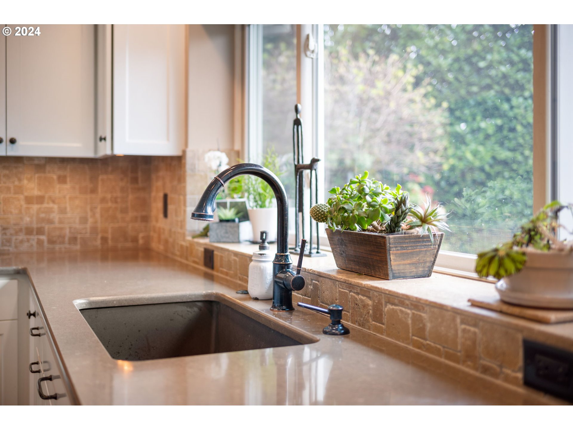 17060 Southwest Weir Road Beaverton, OR 97007 - Photo 14 of 44 Gallery Image 14