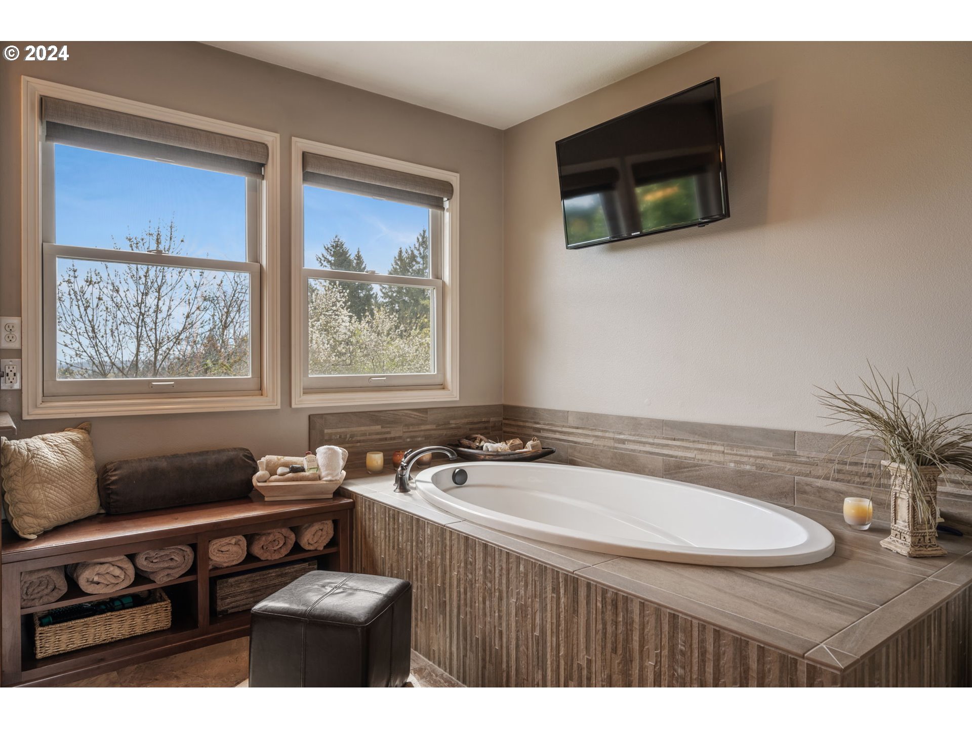 17060 Southwest Weir Road Beaverton, OR 97007 - Photo 24 of 44 Gallery Image 24