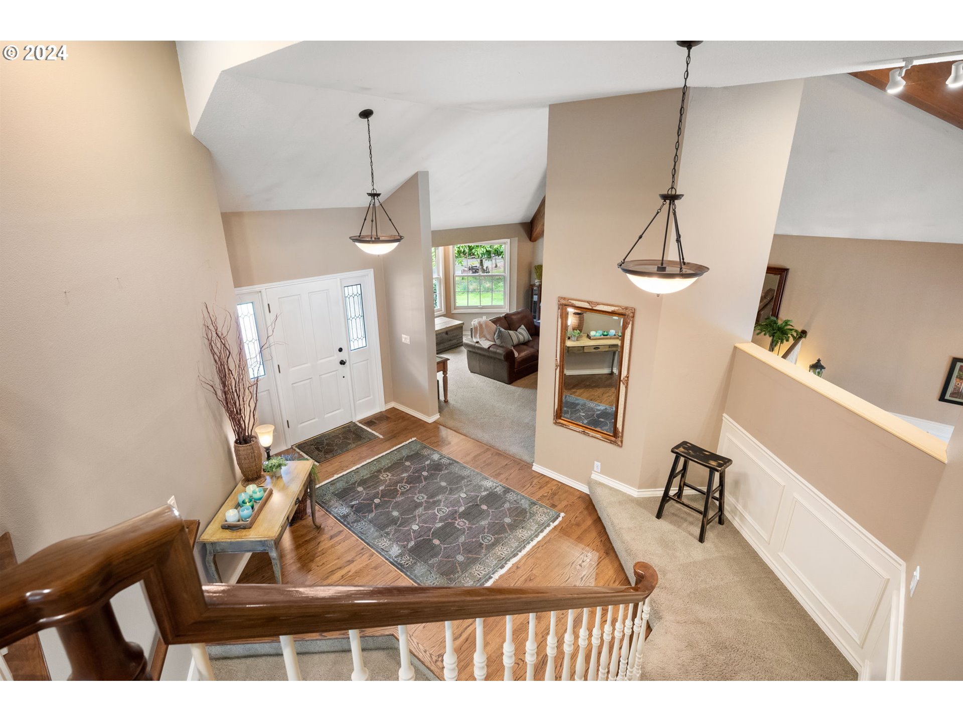 17060 Southwest Weir Road Beaverton, OR 97007 - Photo 3 of 44 Gallery Image 3