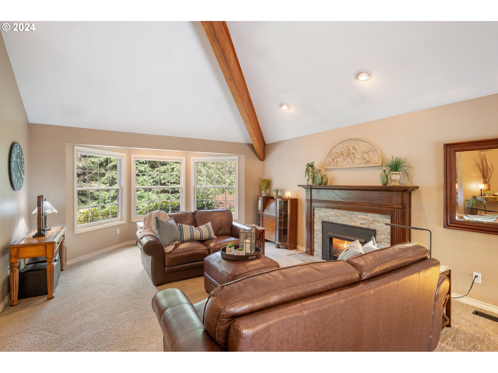 17060 Southwest Weir Road Beaverton, OR 97007 - Photo 4 of 44 Gallery Image 4