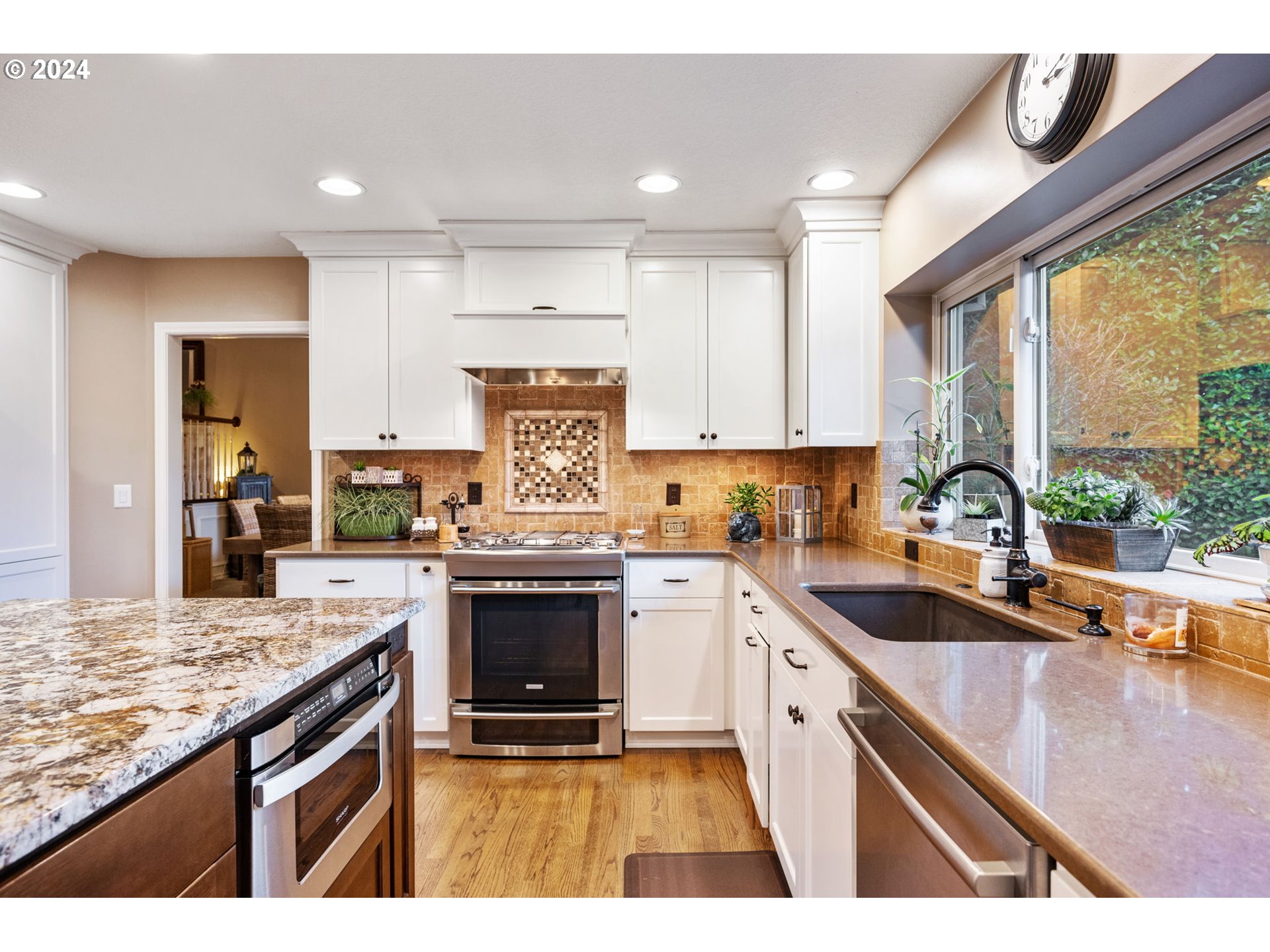 17060 Southwest Weir Road Beaverton, OR 97007 - Photo 9 of 44 Gallery Image 9