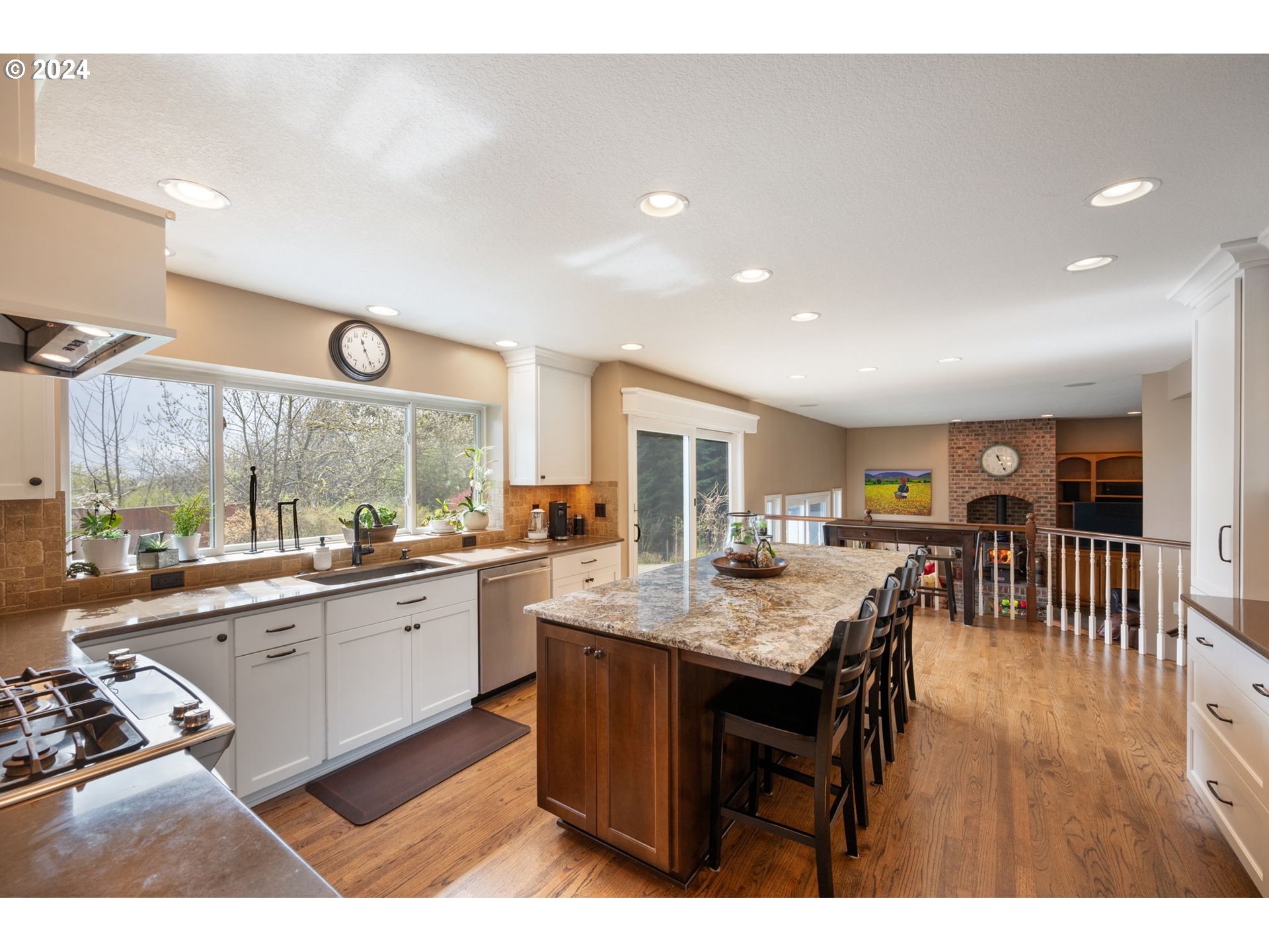 17060 Southwest Weir Road Beaverton, OR 97007 - Photo 10 of 44 Gallery Image 10
