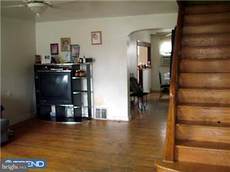 209 East Claremont Road Philadelphia, PA 19120 - Photo 2 of 7 Living Room