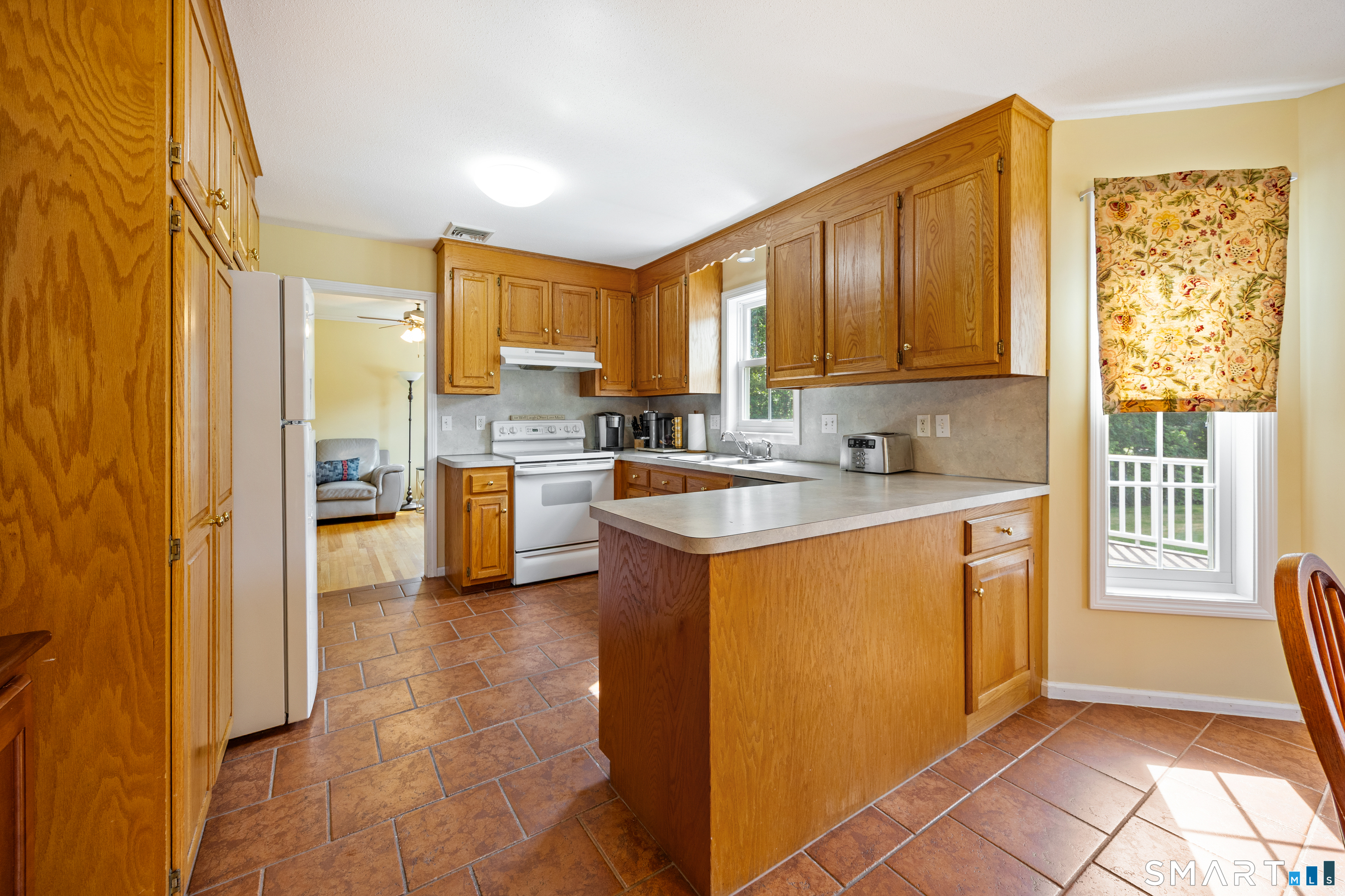 39 Old Farm Road Plymouth, CT 06786 - Photo 14 of 38