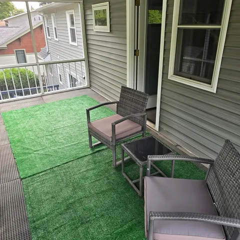 a view of a house with backyard