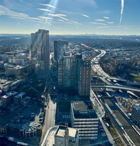 $3,300 | 175 Huguenot Street, New Rochelle, NY 10801