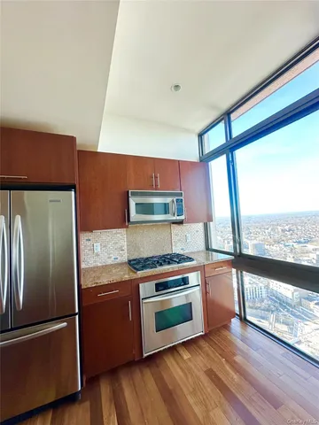 $3,300 | 175 Huguenot Street, New Rochelle, NY 10801