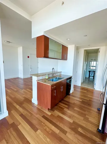 $3,300 | 175 Huguenot Street, New Rochelle, NY 10801