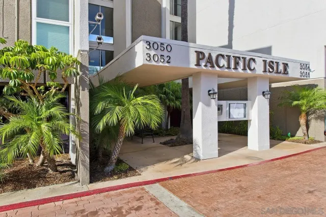 $2,690 | 3050 Rue D’Orleans, Unit 429, San Diego, CA 92110