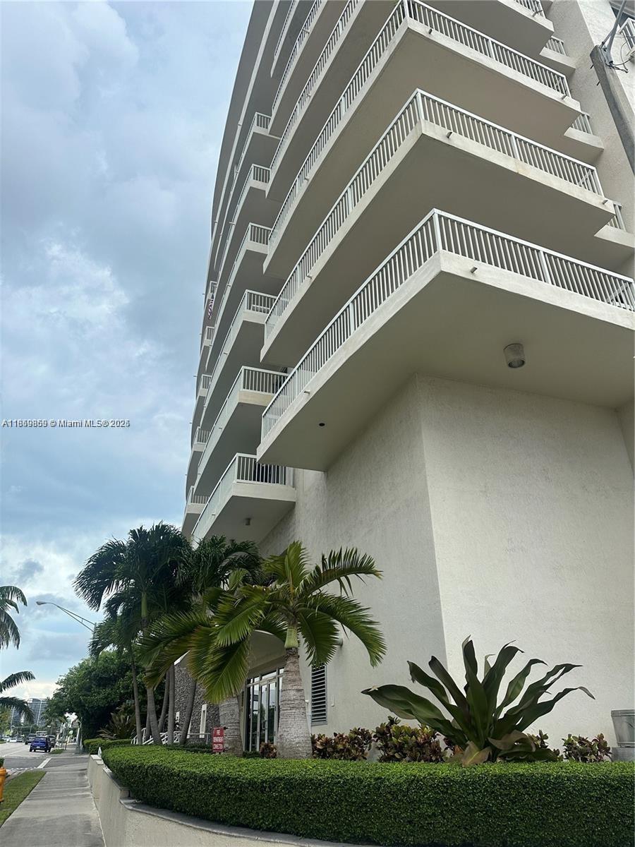 2400 Southwest 27th Avenue, Unit 406 Miami, FL 33145 - Photo 29 of 31 a view of entryway