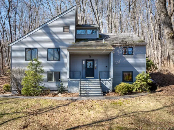$800,000 | 27 Mohawk Lane, Baldwin Place, NY 10505