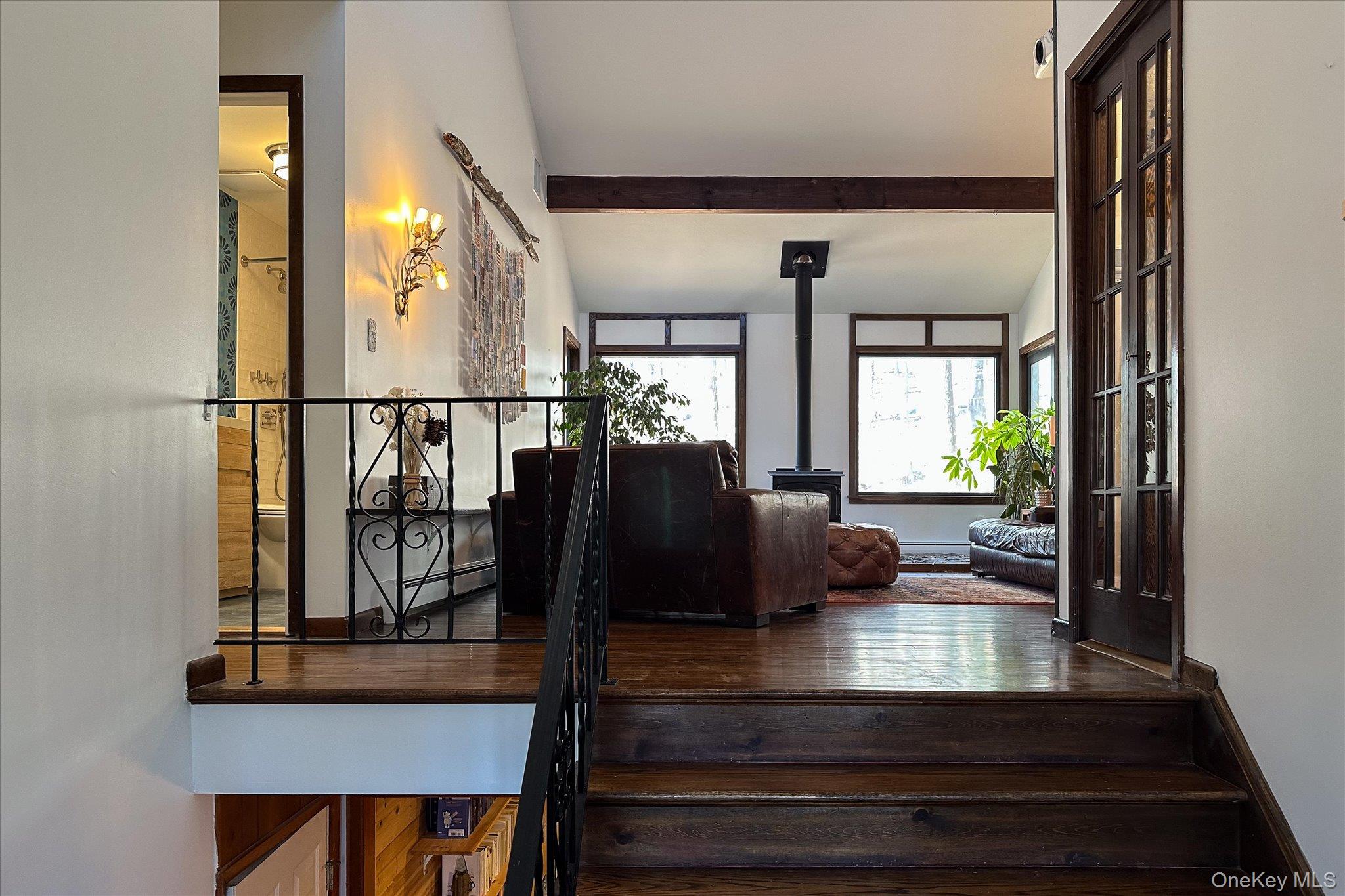 27 Mohawk Lane Baldwin Place, NY 10505 - Photo 3 of 38 a view of a entryway