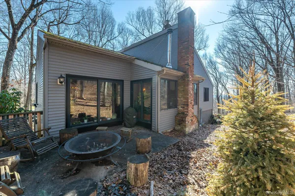 $800,000 | 27 Mohawk Lane, Baldwin Place, NY 10505